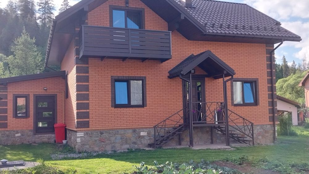 Brick House Славсько