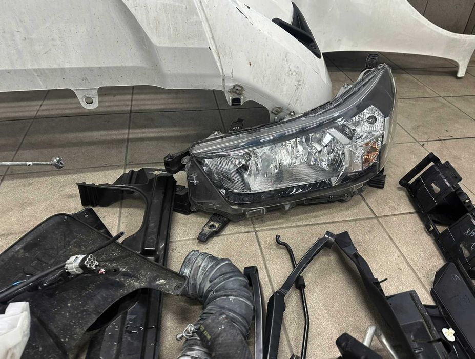 Разборка Шрот TOYOTA HILUX VIII 21- капот и другие запчасти