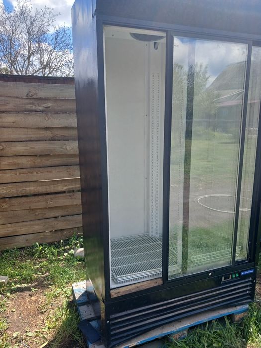 Продам двух дверный холодильник купэ