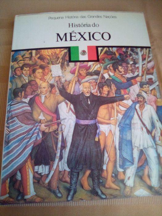 Livros de História  quatro países diferentes