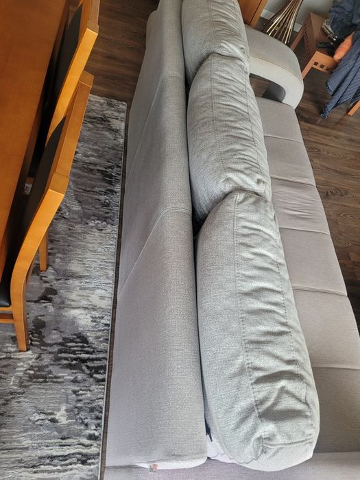 Sofá com chaise long.