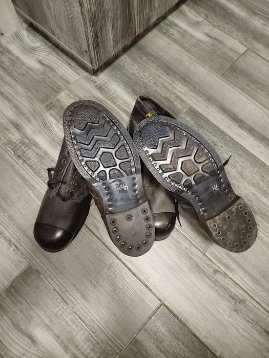 Продам спецовые ботинки