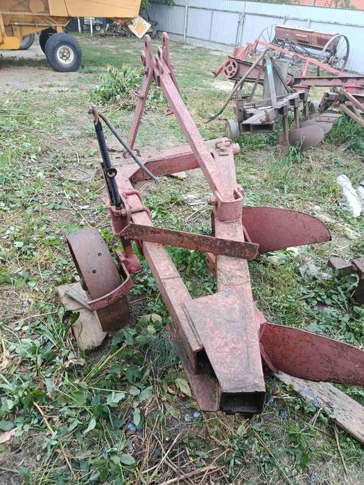 Продам плуг 2-35.