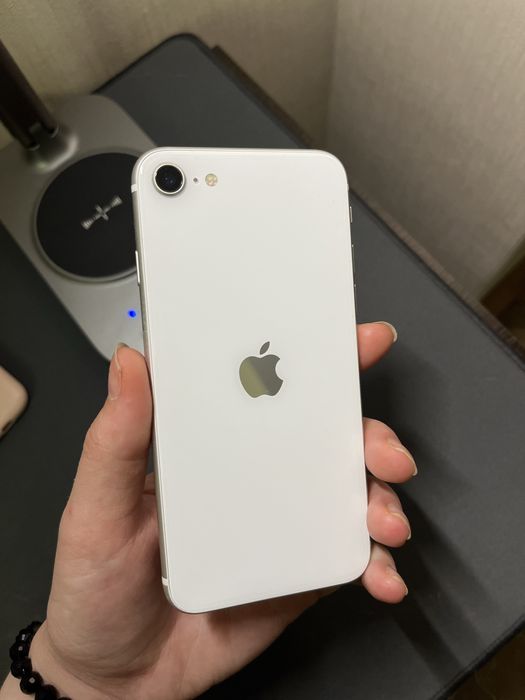 iPhone SE 2020 , 64 g. Б/у