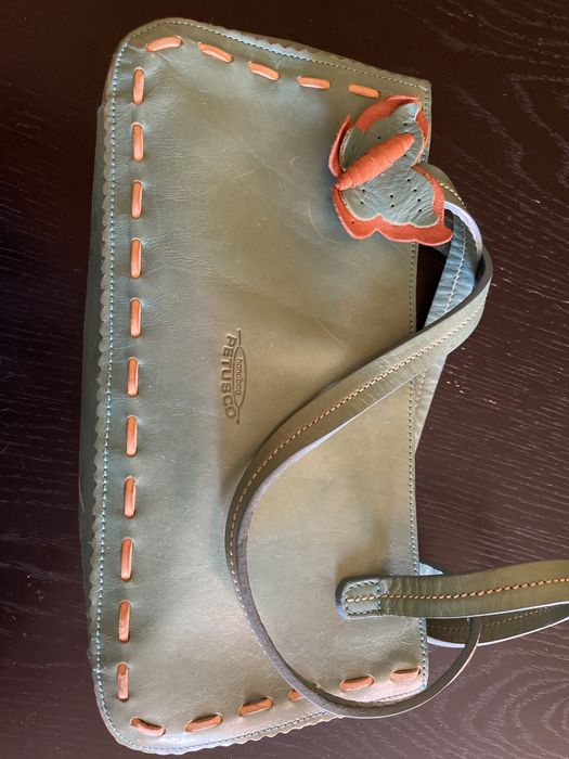 Carteira em pele pequena