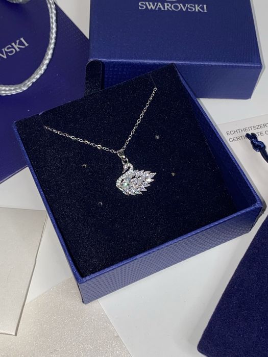 Підвіска Swarovski Swan на подарунок