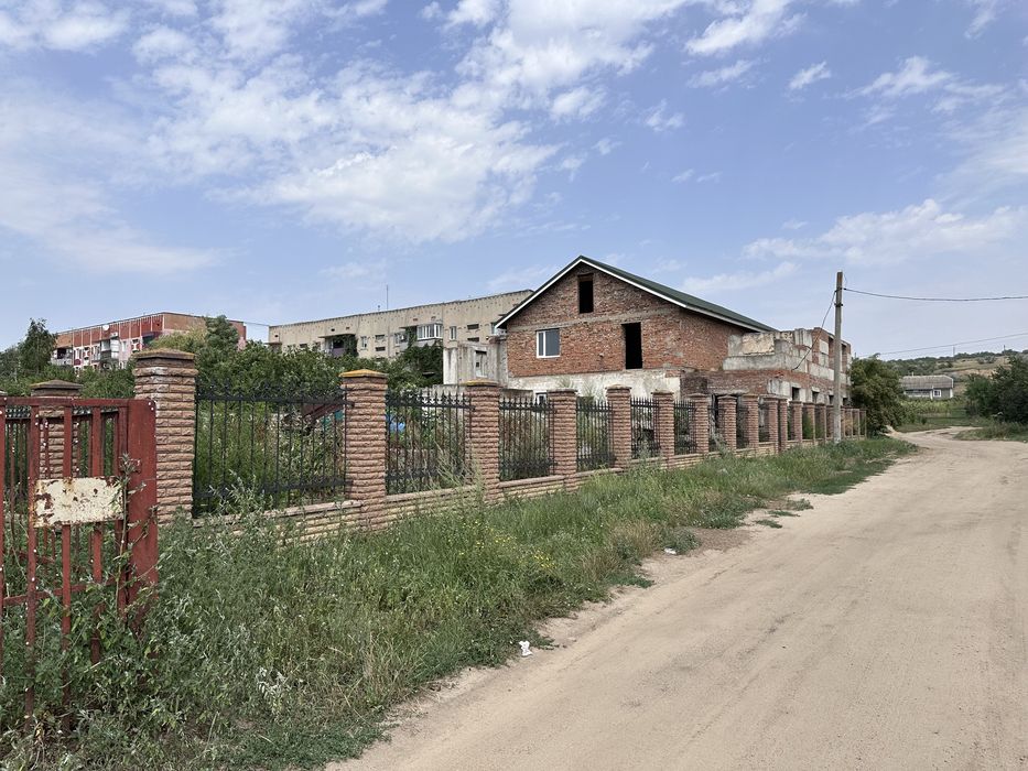 Продам будинок з великою придомовою територією