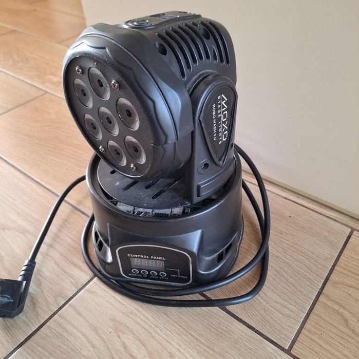 Oświetlenie sceniczne ruchoma głowica RBGW