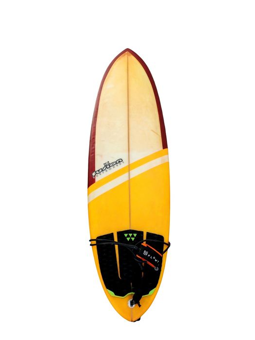 6’8” Mid Length Surfboard ~36L –Versatile + Extras (FCS, leash, cover)