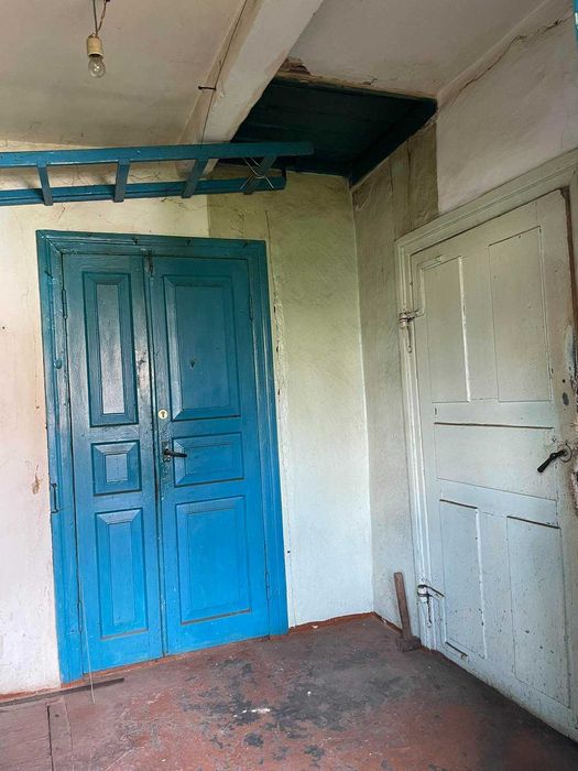 Пів будинку біля річки, вул. Шевченко