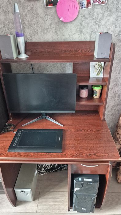 Продам компьютерный стол