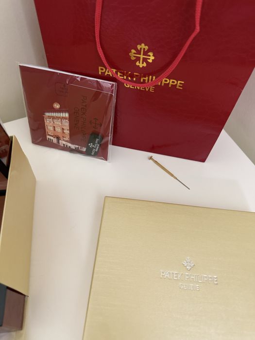 Relogio de Marca com Documentos