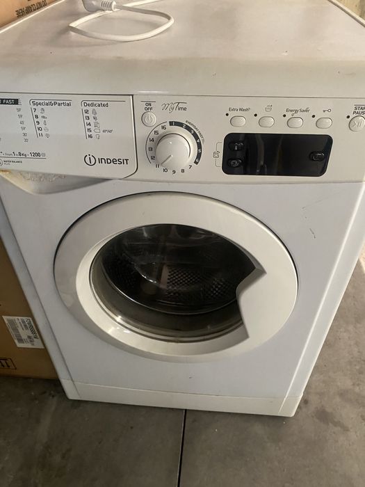 Maquina de lavar Indesit avariada