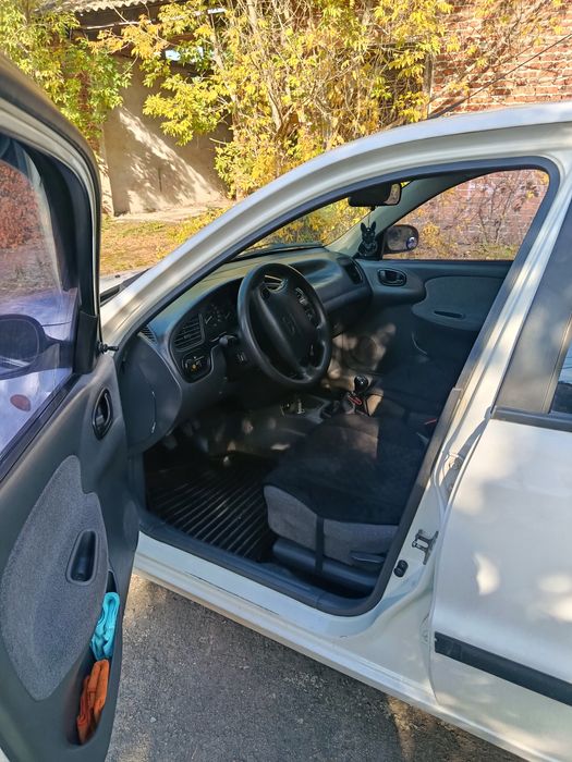Daewoo Lanos . .