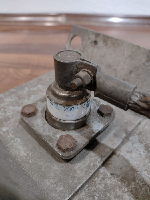 Diody prostownicze  z radiatorem