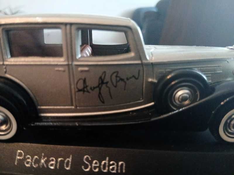 Packard Sedan 1937 Limited Edition "Humphrey Bogart" Solido
