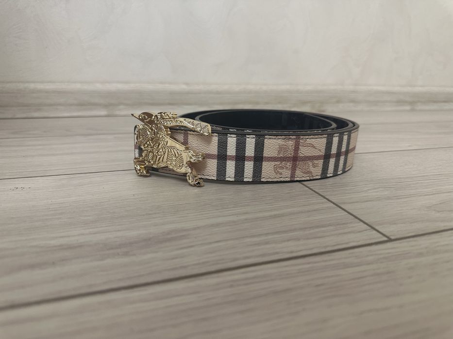Ремінь від Burberry