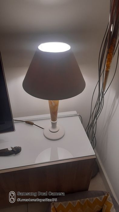 Candeeiro de mesa / sala423436679748659202