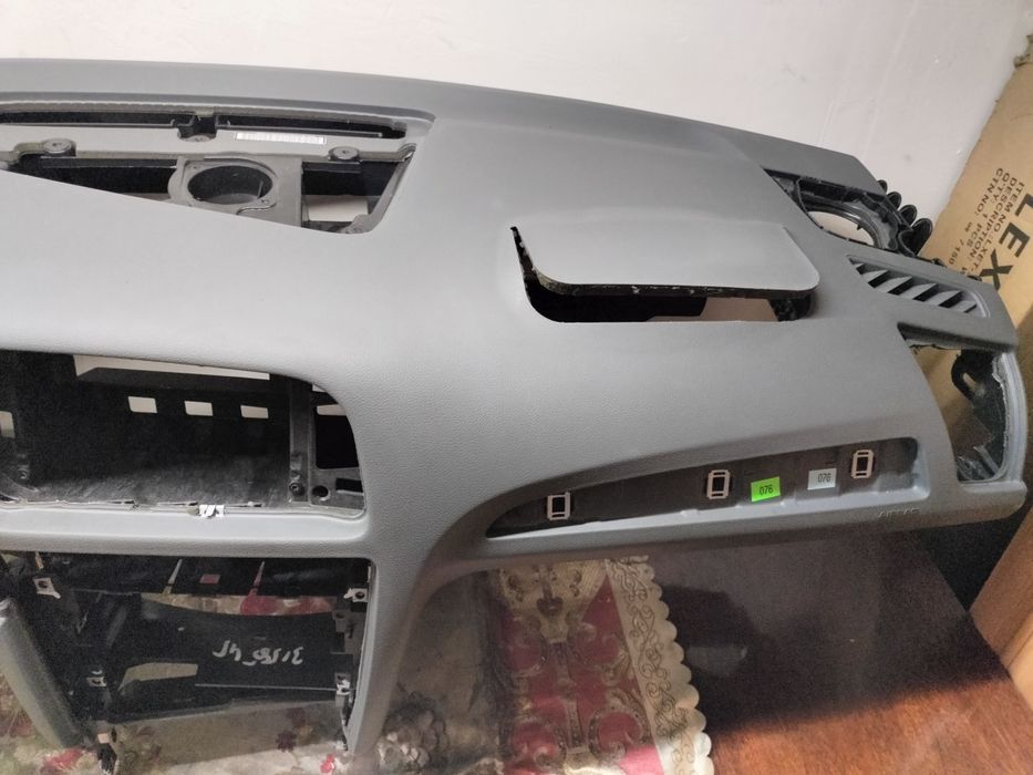 Продам торпедо панель Audi Q5 8r