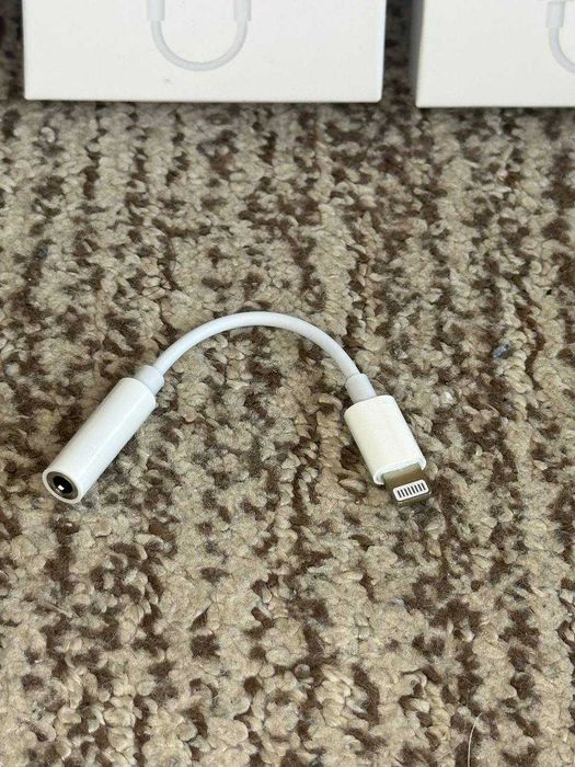 Apple перехідник Lightning to Headphone Jack 3.5mm AUX аукс переходник