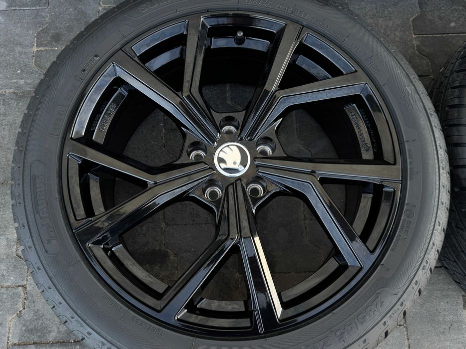 SKODA SUPERB III 3 koła letnie 235/45r18 ROADX Felgi PLATIN Germany NOWE