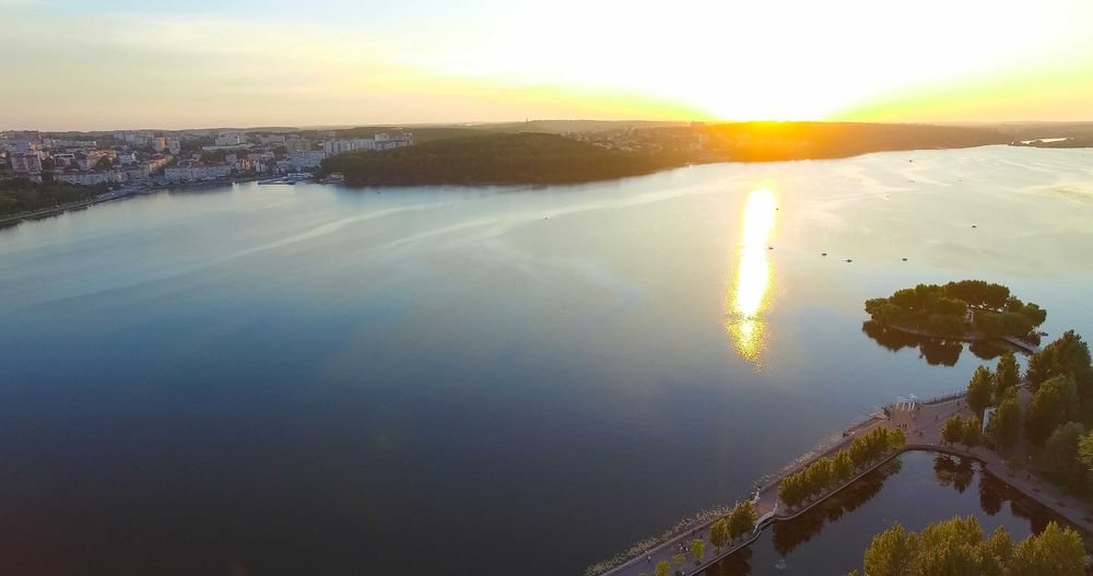 Центр. Вул. Б. Хмельницького 17. 2 кімнати. Квартира подобово