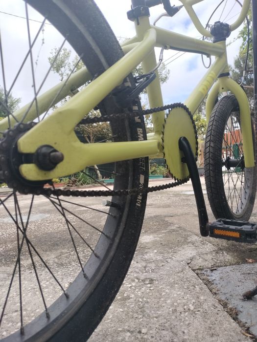 Bicicleta BMX verde