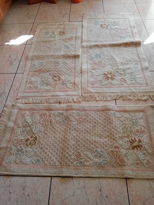 3 Tapetes Quarto em bom estado