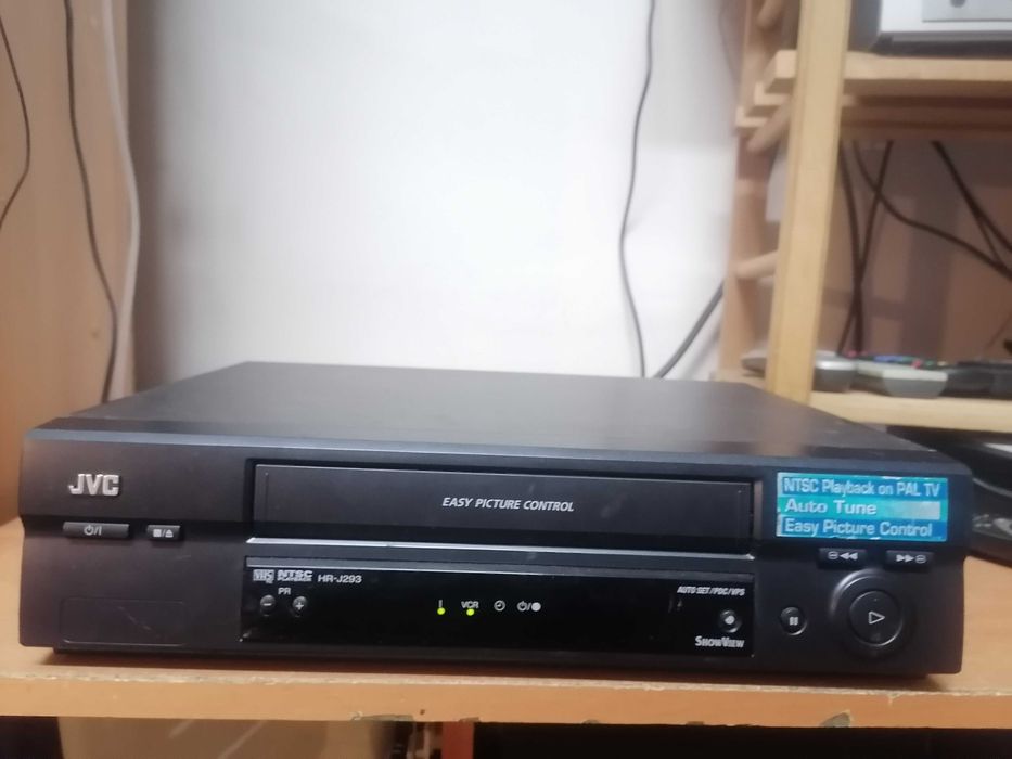 Magnetowid VHS JVC HR-J293 stereo