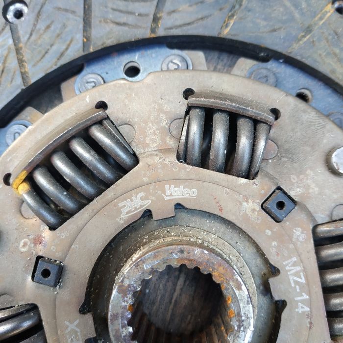 Корзина та диск зчеплення мазда 262