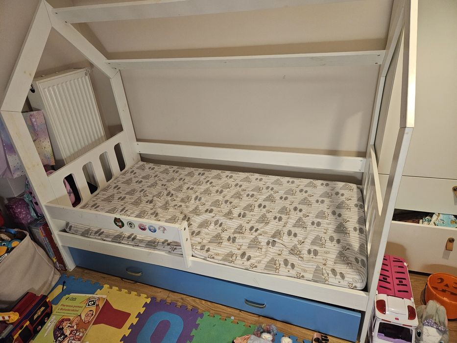 Łóżko dziecięce domek