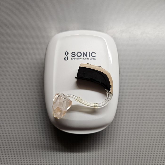 Продам слуховой аппарат.  Одели один раз.