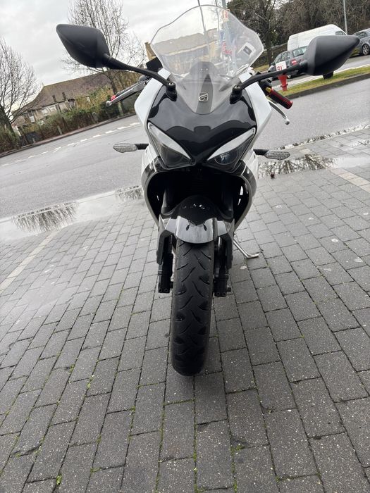 Mota Hyosung Desportiva 250cc + acessórios