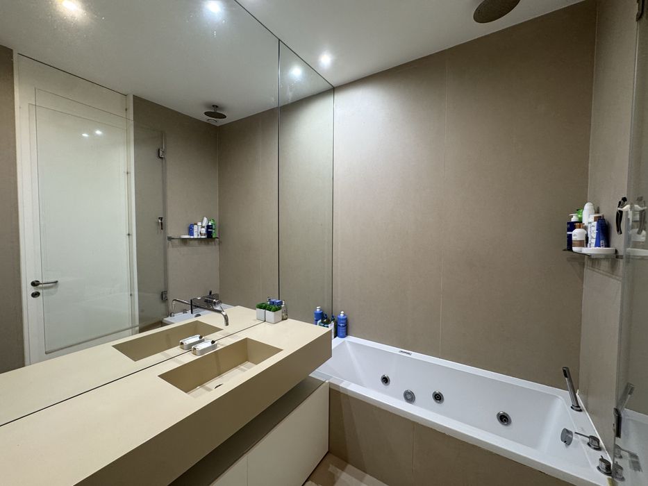 T2 - 1’ linha de praia // comdominio de luxo // garagem com acesso exclusivo à habitação