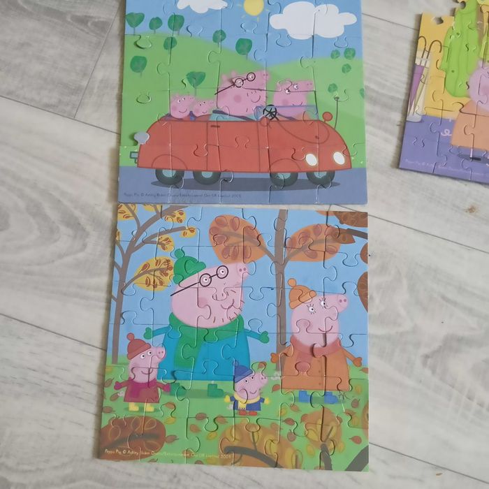 Dwa zestawy puzzli
