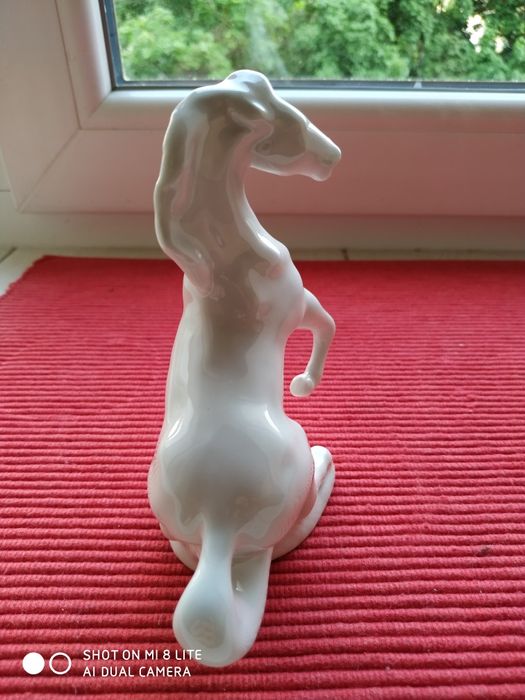 Порцелянова фігурка Кінь
