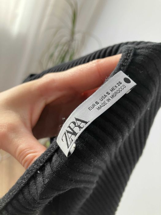 Czarne prążkowane body Zara basic S + welurowe spodnie Armani