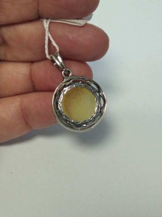 Srebrny wisiorek z mlecznym bursztynem srebro 925