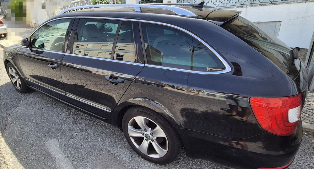 Skoda Superb Break 1.6 T.DI Elegance Greenline em muito bom estado. 
Usado · Abril · 2011 · Negociável