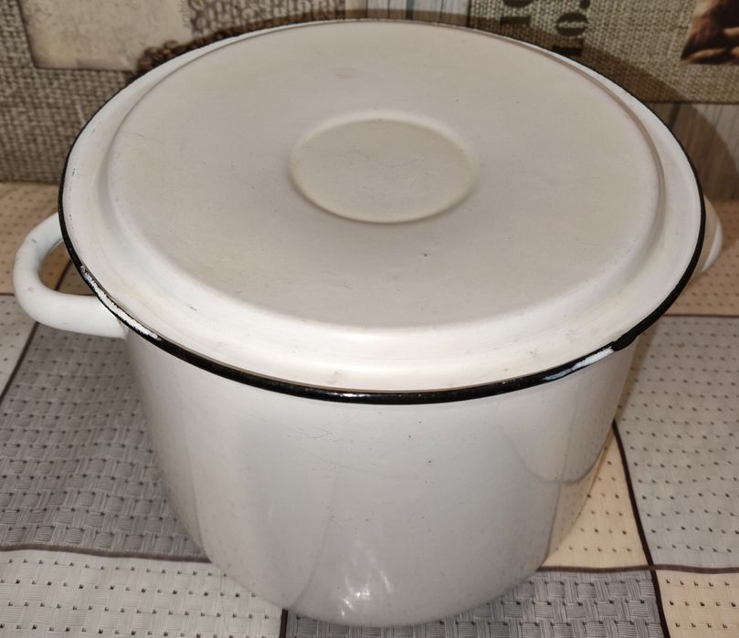 Кастрюля эмалированная на 4,5 литра, СССР