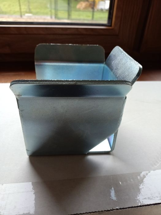 Uchwyt najazdowy do bramy przesuwnej