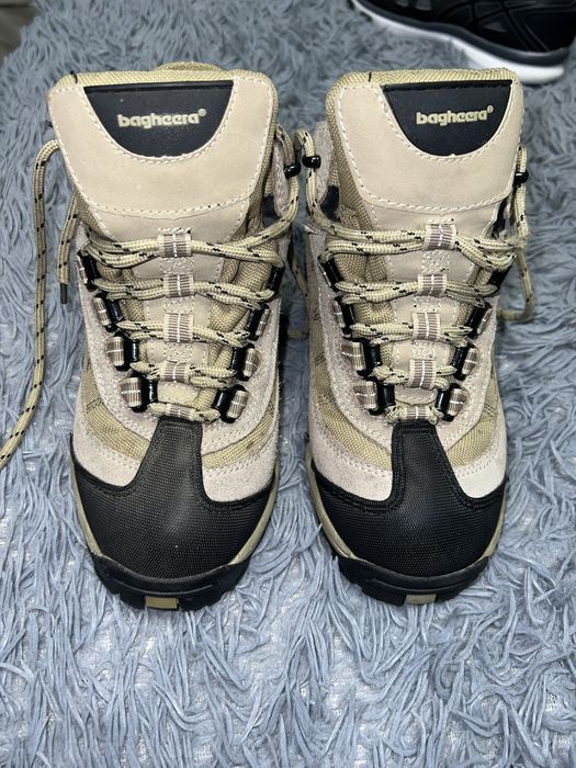 Продам спортивні черевики