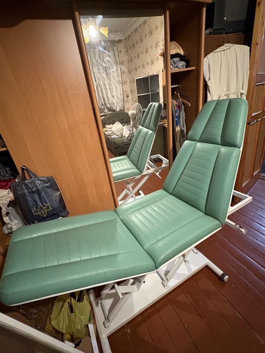 Кушетка косметологическая / медицинская регулируемая