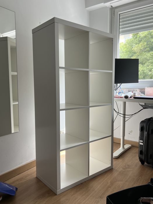 Estante bem conservada