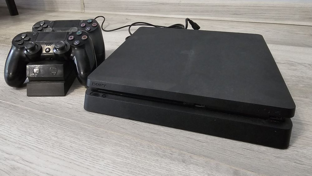PlayStation 4 Slim, PS4 Slim, 2 pady, ładowarka, gry, 512 GB