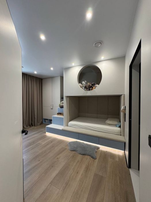 Продаж будинку з басейном ЦЕНТР поруч з театром