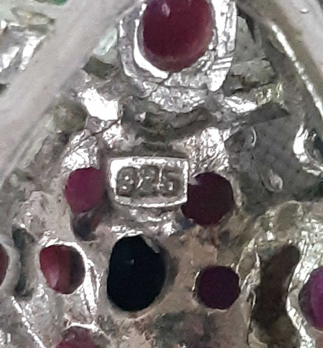 Роскошный серебряный гарнитур с самоцветами