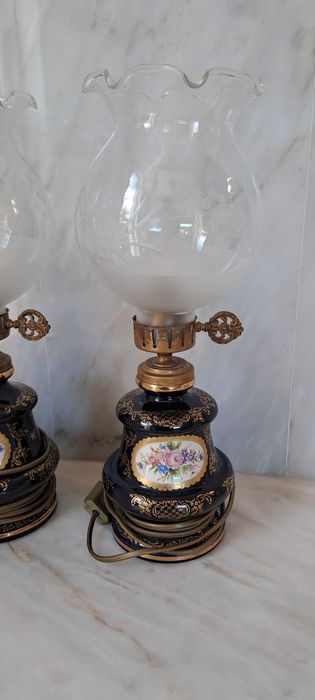 conjunto de candeeiros e loiça