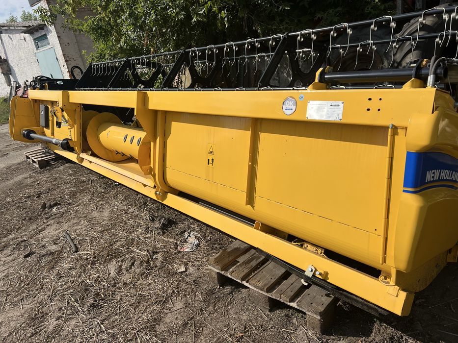Продам жатку зернову NewHolland 6м, 20 фут