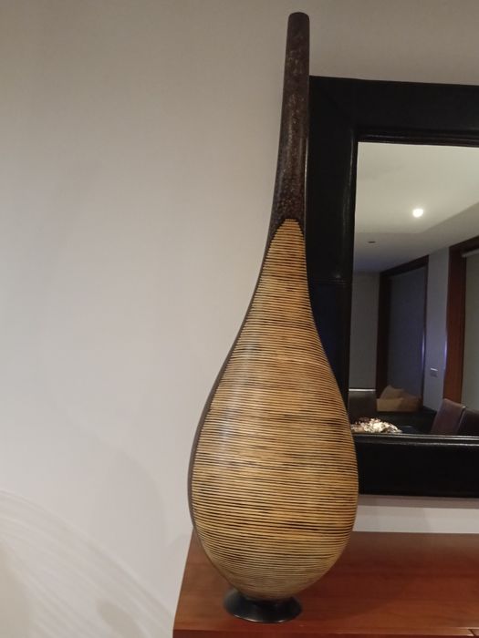 Jarao designer feito em bambu e cortiça